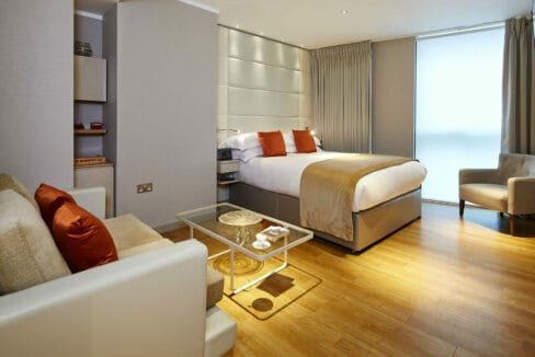 cheval three quays executive studio bedroom reception 01 2